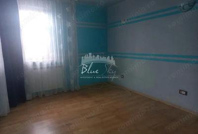 Casă cu 8 camere cu Canalizare în Km 5 - 5