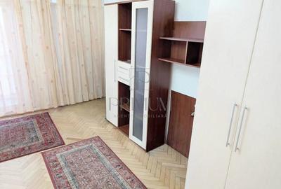 Garsonieră decomandată în Lunei