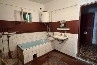 Casă cu 3 camere cu Teren 1352 Mp în Central