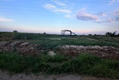 Vand teren intravilan 2000 mp, deschidere DJ602, constructie începuta - 2