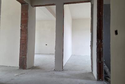 Casă cu 4 camere în Moșnița Veche - 1