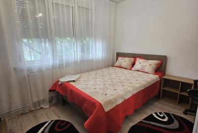 Apartament cu 3 camere decomandat în Calea București