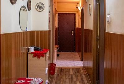 Apartament cu 4 camere decomandat în Decebal