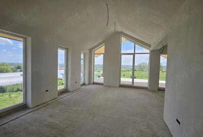 Casă cu Teren 400 Mp în Central - 2