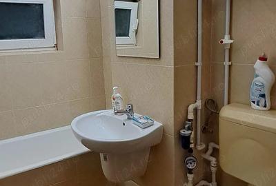 Apartament cu 2 camere semidecomandat în Casa de Cultură
