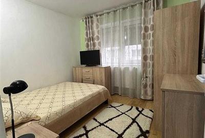 Apartament cu 3 camere semidecomandat, mobilat în Dacia