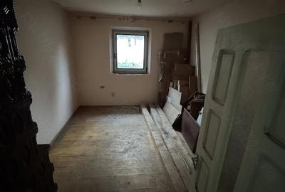 Casă cu 4 camere cu Teren 1300 Mp în Târgu Trotuș - 2