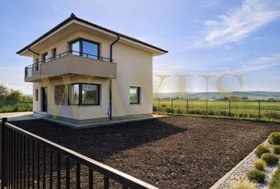 Casă cu 4 camere în Jucu