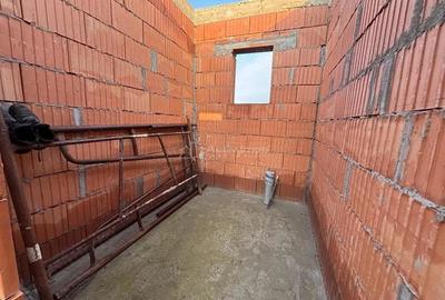 Casă cu Teren 560 Mp în Tărian - 1