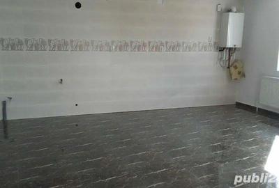 Casă cu 5 camere cu Teren 300 Mp în Apărătorii Patriei