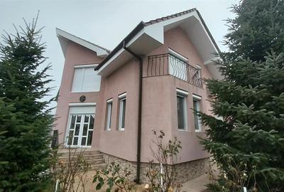 Casă individuală cu 4 camere în Podgoria