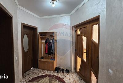 Casă cu 6 camere cu Teren 1000 Mp în Șcheia - 10