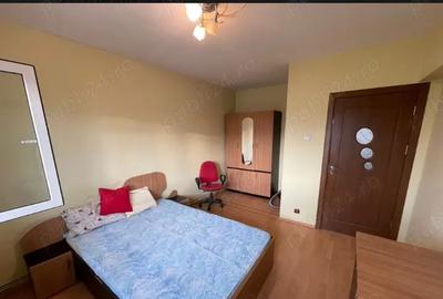 Vand apartament cu 3 camere, decomandat,cartier 1 Mai - 5