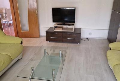 Apartament cu 3 camere decomandat în Dâmbovița