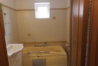 Apartament cu 3 camere semidecomandat în Berceni - 4