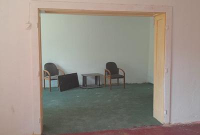 Casă cu 2 camere cu Teren 1600 Mp în Central - 4