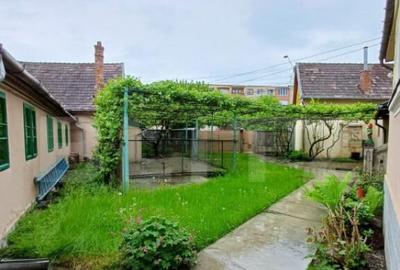 Casa renovabila cu 2 spatii comerciale, 416.6 mp, teren de 7 - 4