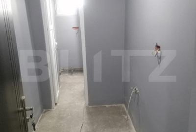 Spațiu comercial, de 690 mp, în Policlinica - 7