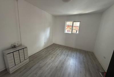 Spațiu comercial, de 65 mp, în Central - 4