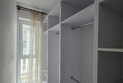 Casă cu 4 camere cu Canalizare în Central - 2