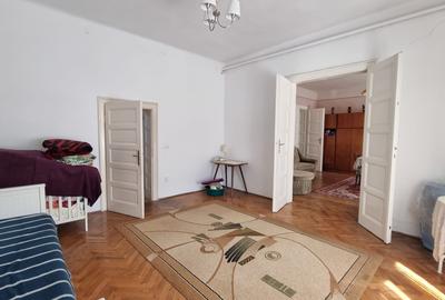 Casă individuală cu 3 camere cu Canalizare în Titulescu - 11