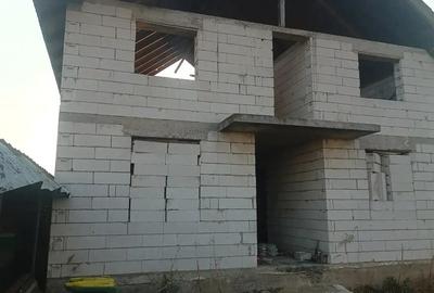 Casa cu etaj in rosu in Osorhei - 1