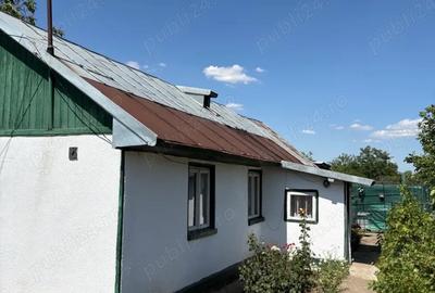 Casă cu 2 camere cu Teren 3600 Mp în Găujani - 3