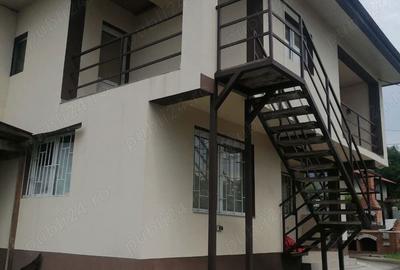 Casă cu 5 camere cu Teren 1400 Mp în Stâlpeni - 1