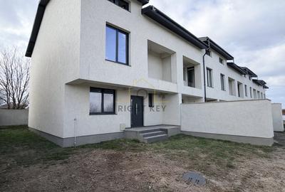 Duplex cu 4 camere cu Canalizare în Domnești - 1