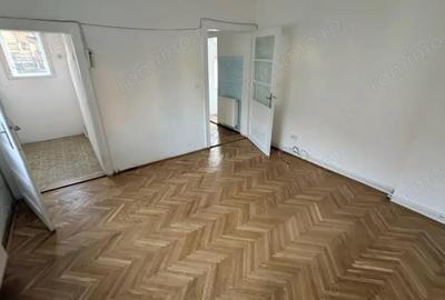 Casă cu 4 camere cu Canalizare în Central