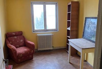 Apartament cu 3 camere semidecomandat în Central - 2