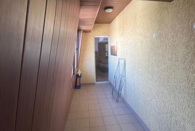 Apartament cu 2 camere semidecomandat în Craiovița Nouă