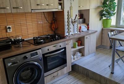Apartament cu 3 camere decomandat în Cotroceni