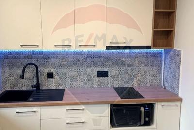 Apartament cu 4 camere decomandat, mobilat în P-ța Unirii