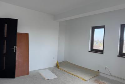 Apartament cu 2 camere decomandat în Km 5 - 3