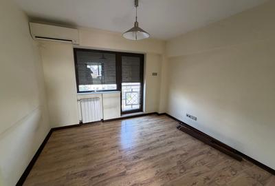 Apartament cu 4 camere semidecomandat în P-ța Victoriei - 9