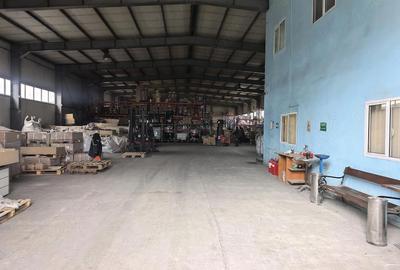 Spațiu comercial, de 1,000 mp, în Central - 3