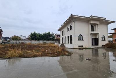 Casă individuală cu 11 camere în Sisești