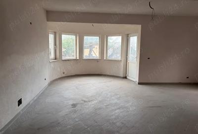 Casă cu 6 camere cu Teren 1100 Mp în Traian - 2