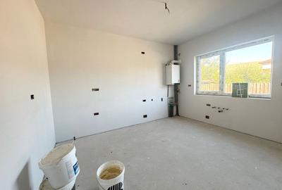 Duplex cu 4 camere cu Canalizare în Florești - 12