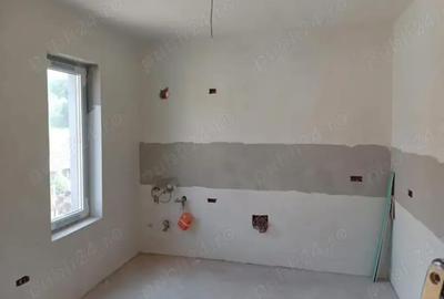 Casă cu 4 camere cu Teren 256 Mp în Dumbrăvița