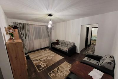 Apartament cu 3 camere semidecomandat în Podu Roș - 1