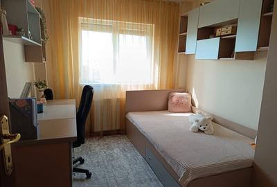 Apartament cu 4 camere semidecomandat, mobilat în Micălaca - 2