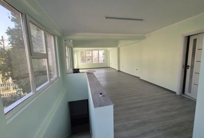 Casa de vanzare in Alexandria - Central, 7 camere, 4 spatii comerciale, renovata