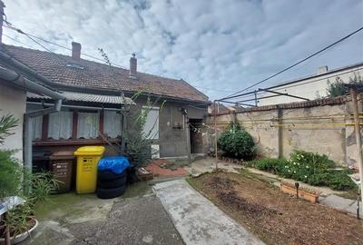 Apartament cu 2 camere semidecomandat, mobilat în Boul Roșu