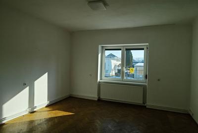 Casă cu 2 camere cu Teren 500 Mp în Central - 1