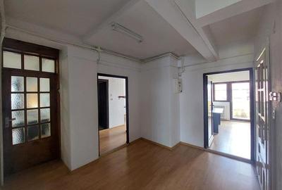 Casă individuală cu 18 camere cu Canalizare în Grădiște - 2