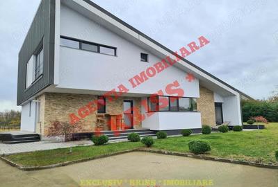 VILA DEOSEBITA De Lux Pite?ti Stradala 250 Mp. Utili Teren 1400 Mp. - 1