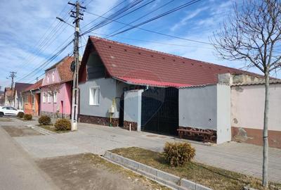 Casa cu 7 camere spa?ioase ideala pentru doua familii - 1