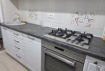 Vand apartament 3 camere decomandat Tractorul cu loc de parcare - 1